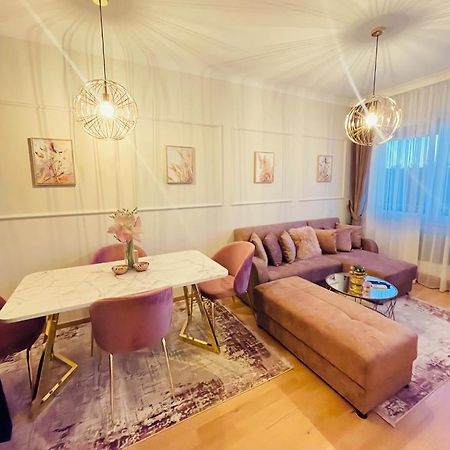 Stan Na Dan "Apartman Purple" Apartamento Banja Luka Exterior foto