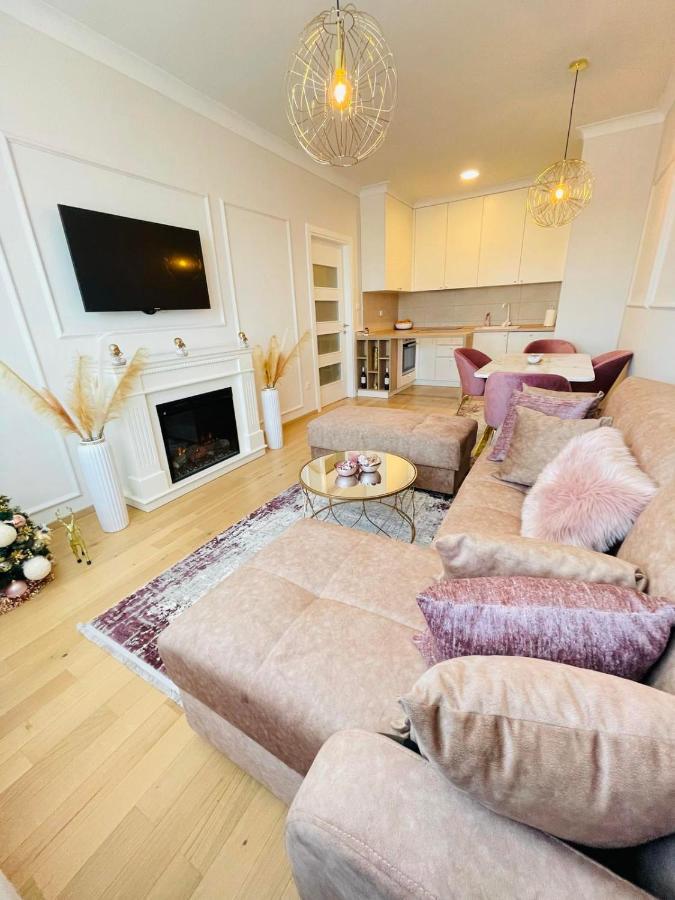 Stan Na Dan "Apartman Purple" Apartamento Banja Luka Exterior foto