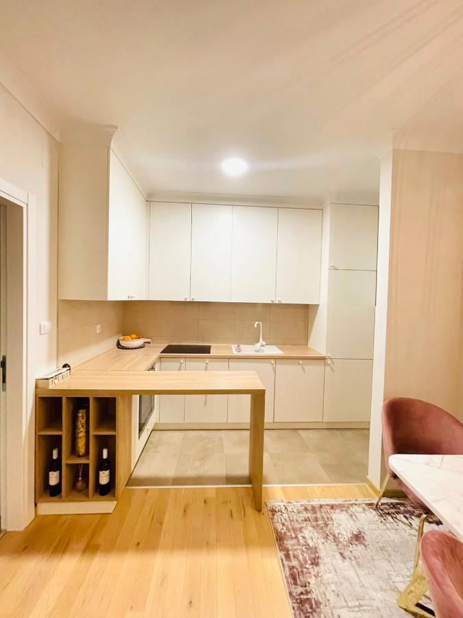 Stan Na Dan "Apartman Purple" Apartamento Banja Luka Exterior foto