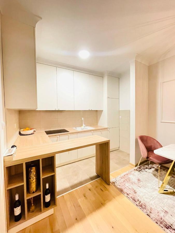 Stan Na Dan "Apartman Purple" Apartamento Banja Luka Exterior foto
