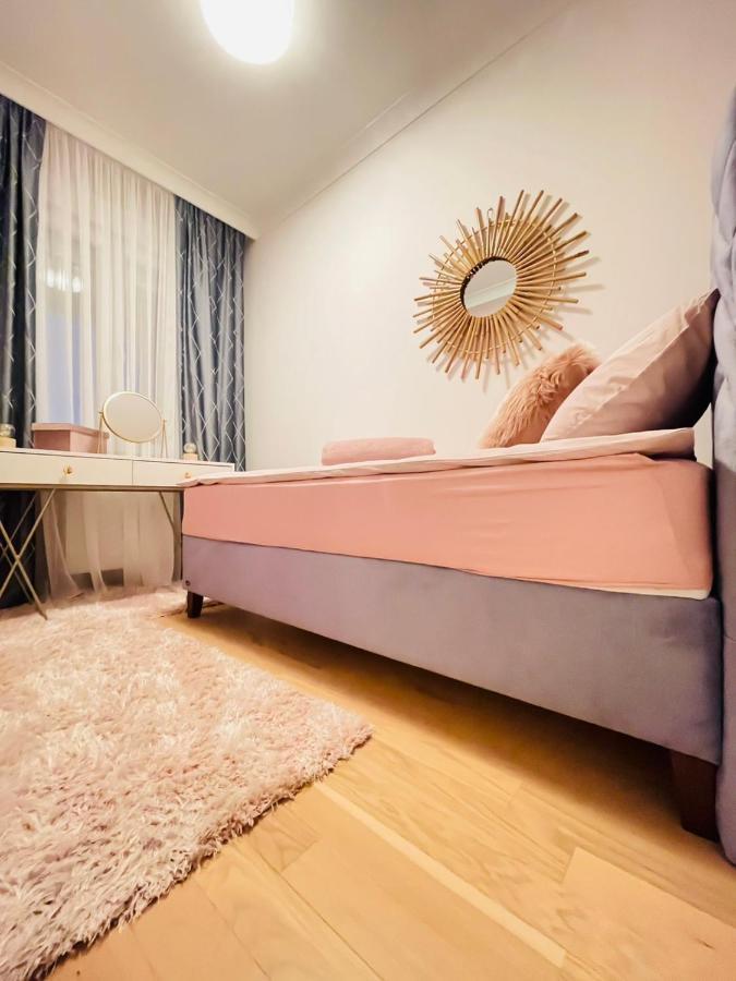Stan Na Dan "Apartman Purple" Apartamento Banja Luka Exterior foto