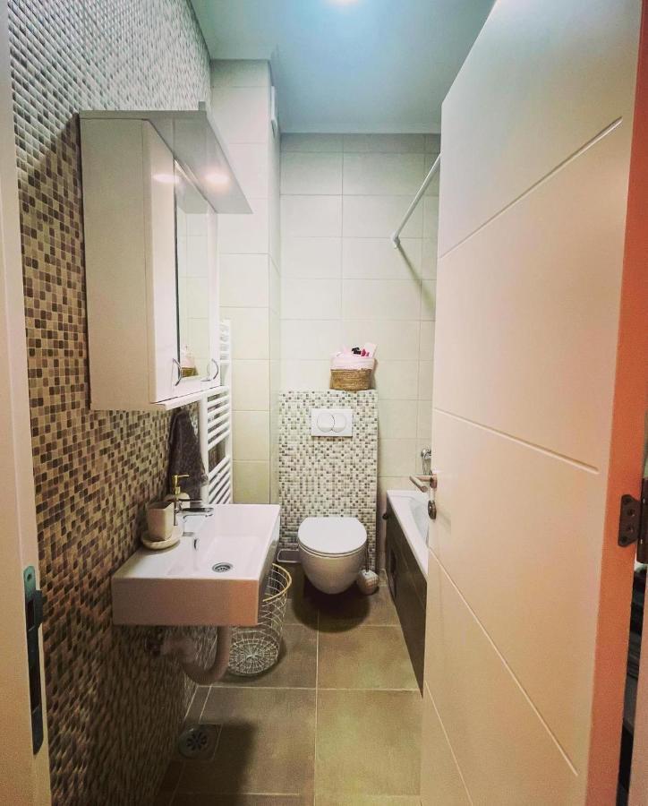 Stan Na Dan "Apartman Purple" Apartamento Banja Luka Exterior foto