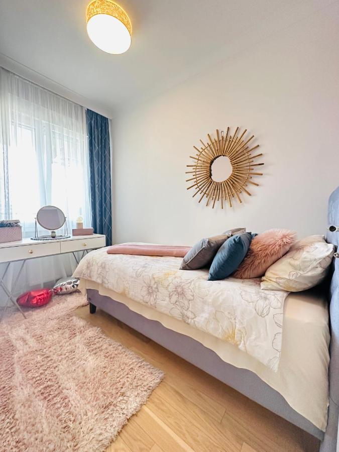 Stan Na Dan "Apartman Purple" Apartamento Banja Luka Exterior foto